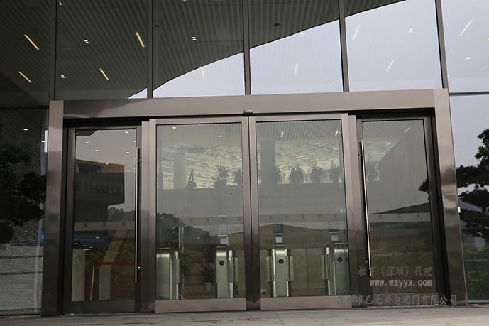 风暴娱乐自动感应门-香港中文大学（潍坊）1.jpg